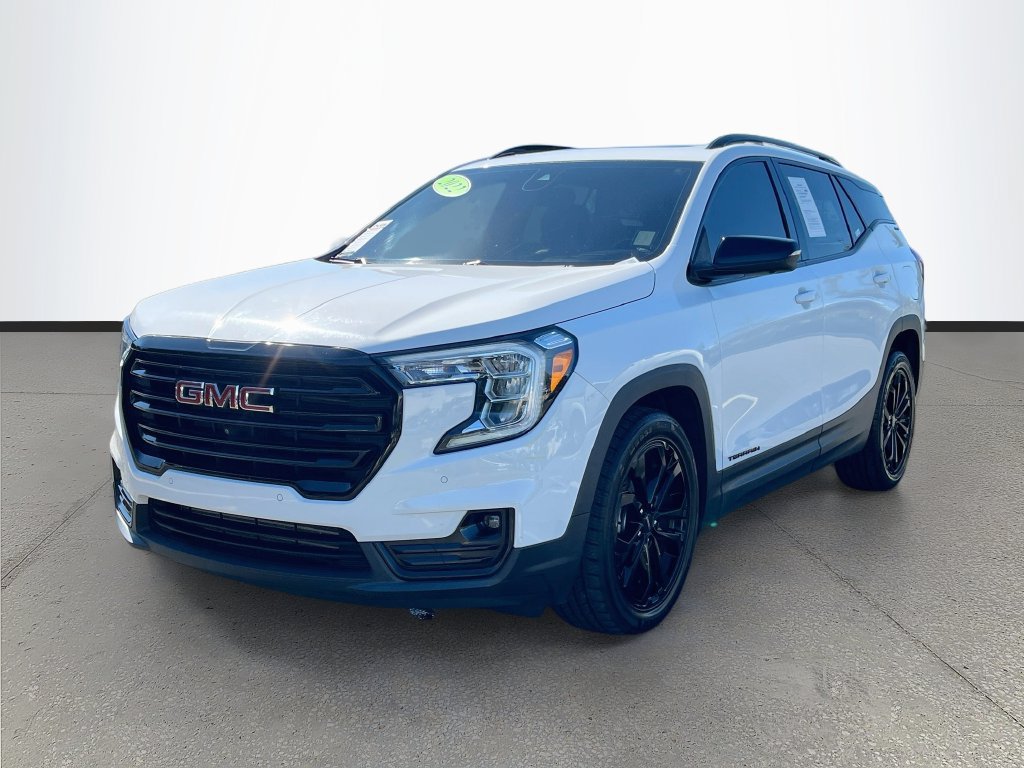 Used 2022 GMC Terrain SLT w/ Tech Package FWD image 3