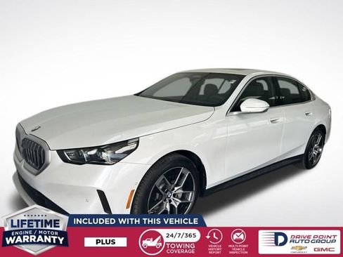 Used 2026 BMW 530i xDrive w/ Premium Package AWD/4WD image 4