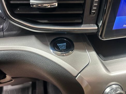 Used 2022 Ford Explorer XLT w/ Equipment Group 202A AWD/4WD image 35