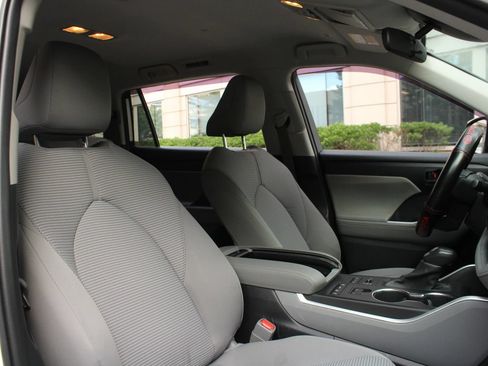 Used 2020 Toyota Highlander L AWD/4WD image 27