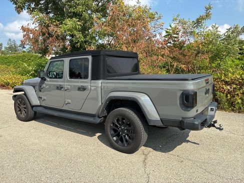Used 2022 Jeep Gladiator Sport AWD/4WD image 4
