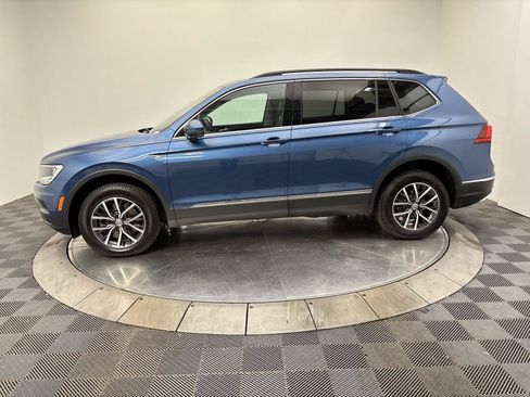Used 2020 Volkswagen Tiguan SE w/ Panoramic Sunroof Package AWD/4WD image 16