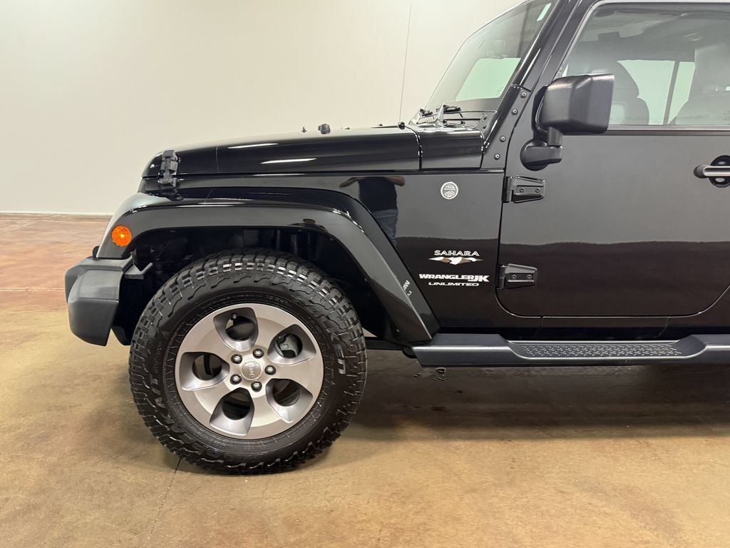 Used 2018 Jeep Wrangler Unlimited Sahara AWD/4WD image 38