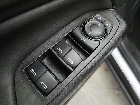 Used 2022 Chevrolet Equinox LT w/ Driver Convenience Package image 18