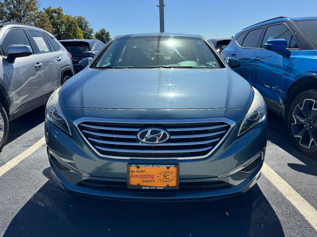Used 2015 Hyundai Sonata SE w/ Option Group 09 FWD image 2