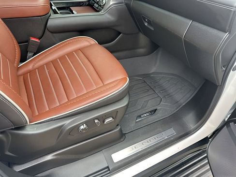 Used 2024 GMC Yukon Denali Ultimate image 16