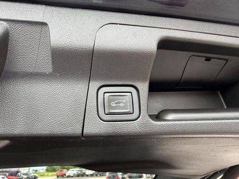 Used 2021 GMC Acadia SLT w/ Technology Package AWD/4WD image 8