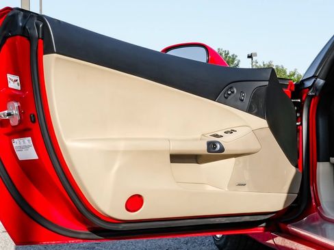 Used 2006 Chevrolet Corvette Convertible w/ Preferred Equipment Group RWD image 29