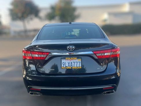 Used 2018 Toyota Avalon XLE image 3