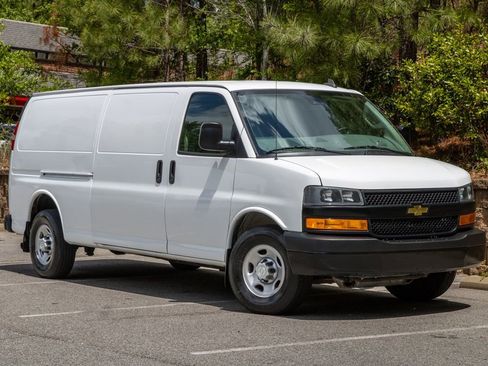 Used 2019 Chevrolet Express 3500 Extended w/ Driver Convenience Package RWD image 3