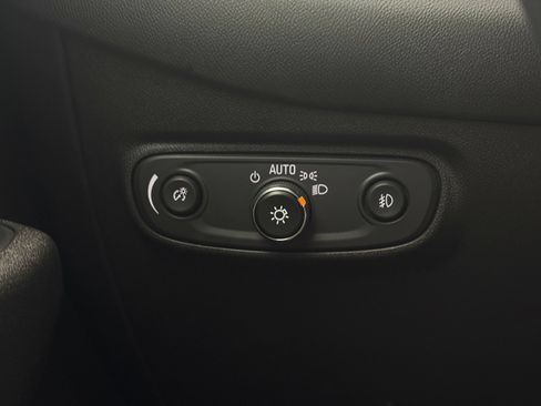 Used 2020 Chevrolet Equinox LT w/ Driver Convenience Package FWD image 22