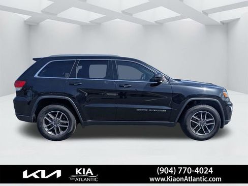 Used 2019 Jeep Grand Cherokee Laredo w/ Laredo X Package image 2