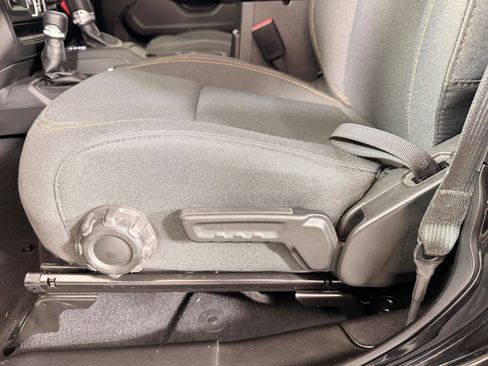 Used 2024 Jeep Wrangler Sport S image 14