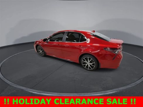 Used 2024 Toyota Camry SE image 6