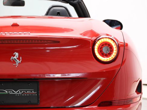 Used 2017 Ferrari California T RWD image 57