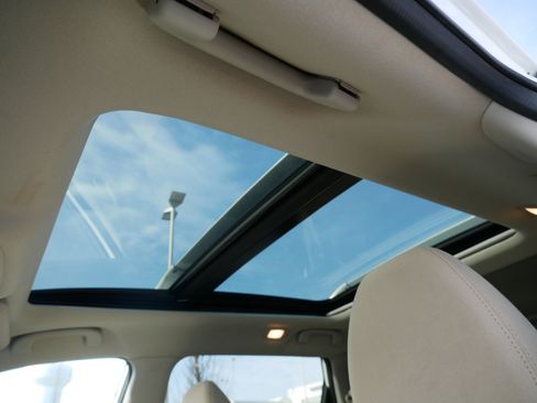 Used 2014 Nissan Rogue SV w/ SV Premium Package image 33