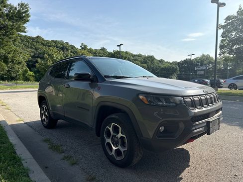 Used 2022 Jeep Compass Trailhawk AWD/4WD image 3