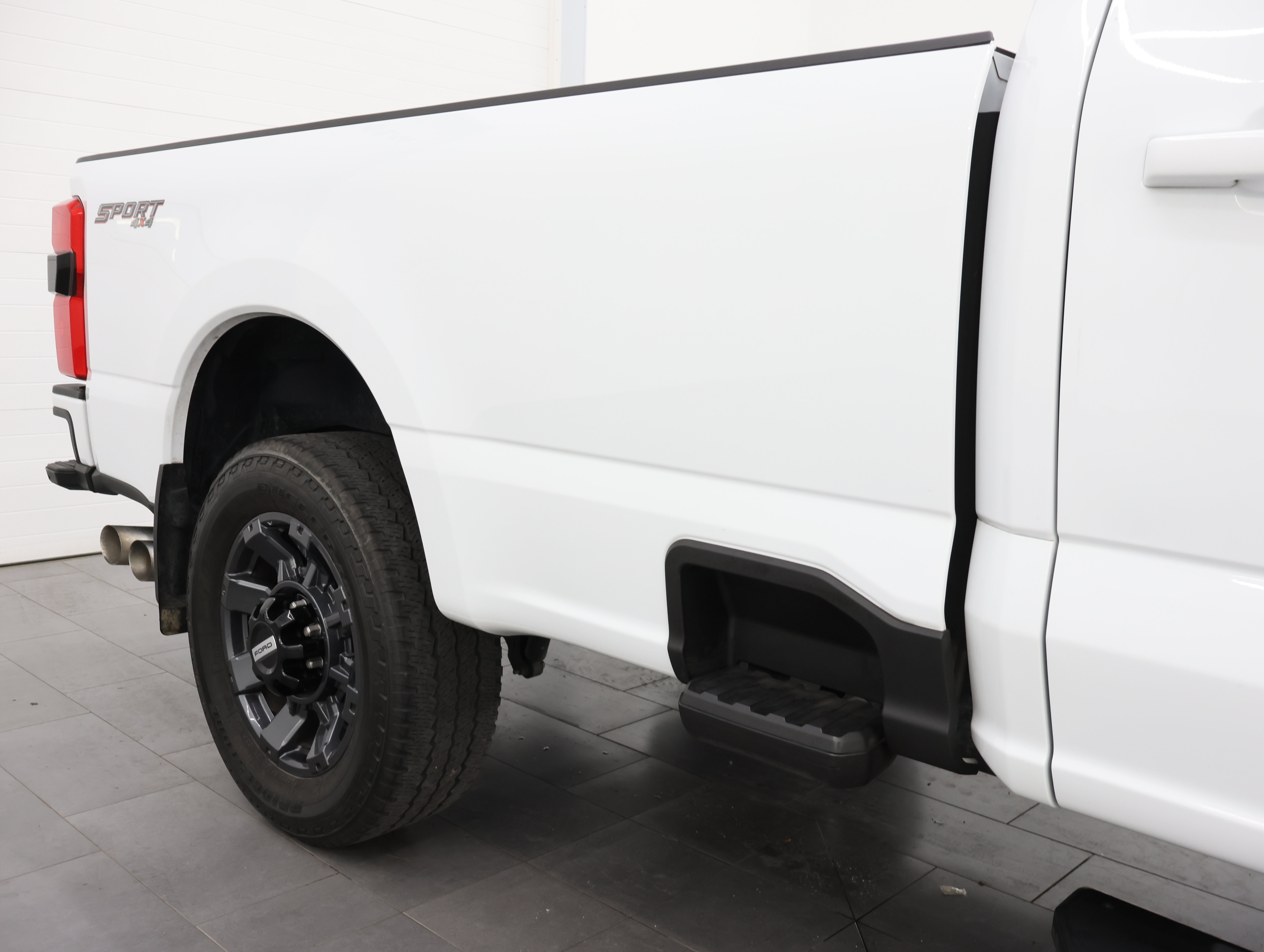 Used 2024 Ford F350 Lariat w/ Sport Appearance Package AWD/4WD image 31