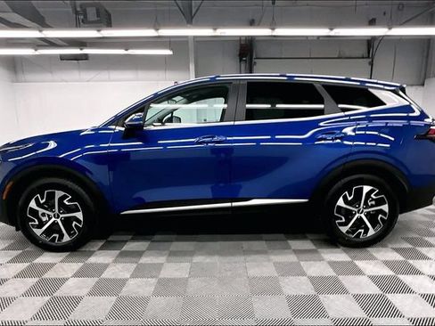 Used 2025 Kia Sportage EX FWD image 13