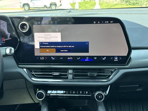 Used 2025 Chevrolet Equinox EV RS AWD/4WD image 17