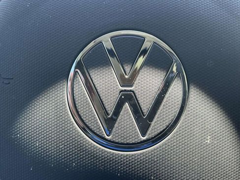 Certified 2022 Volkswagen Taos SE FWD image 22