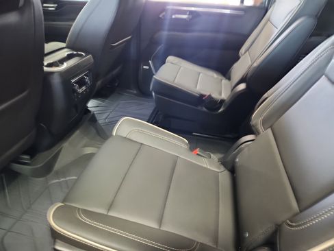 New 2026 Chevrolet Suburban Premier AWD/4WD image 9