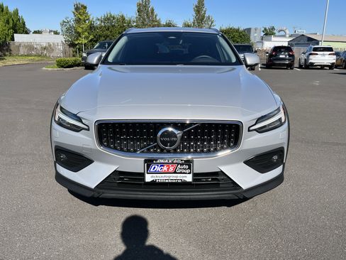Used 2025 Volvo V60 B5 Cross Country Plus AWD/4WD image 8