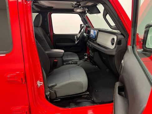 Used 2025 Jeep Wrangler Unlimited Sahara AWD/4WD image 54