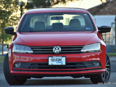 Used 2017 Volkswagen Jetta Sport FWD image 3
