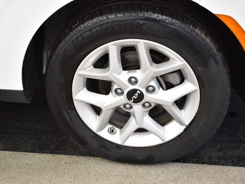 Used 2025 Kia Soul LX w/ LX Technology Package FWD image 36