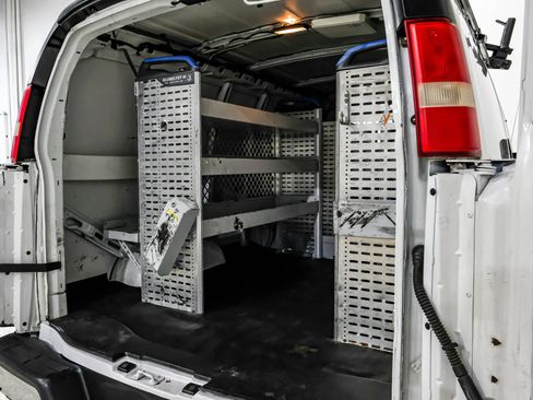 Used 2014 Chevrolet Express 2500 RWD image 38