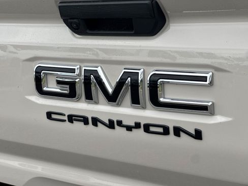 New 2026 GMC Canyon Elevation w/ LPO, Black Badging Package RWD image 26