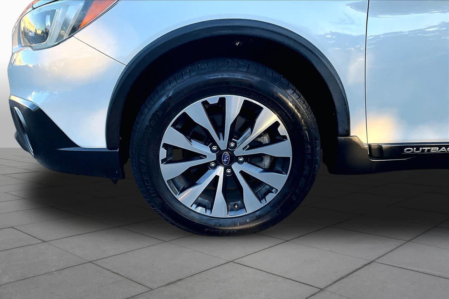 Used 2016 Subaru Outback 2.5i Limited AWD/4WD image 10
