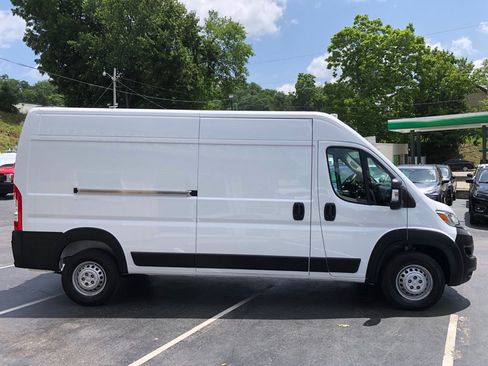 Used 2025 RAM ProMaster 2500 w/ Convenience Group FWD image 7