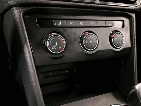 Used 2022 Volkswagen Taos SE image 25