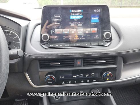 Used 2023 Nissan Rogue SV image 8