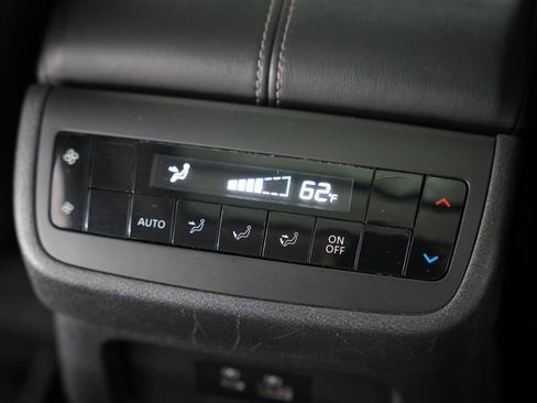 Used 2022 Nissan Pathfinder SV w/ SV Premium Package AWD/4WD image 41