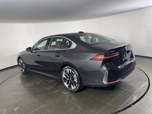 Certified 2024 BMW 540i xDrive w/ Premium Package image 3