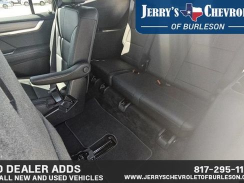 Used 2026 GMC Acadia Elevation w/ Elevation Premium Package FWD image 9