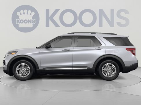 Used 2022 Ford Explorer XLT w/ Equipment Group 202A AWD/4WD image 2