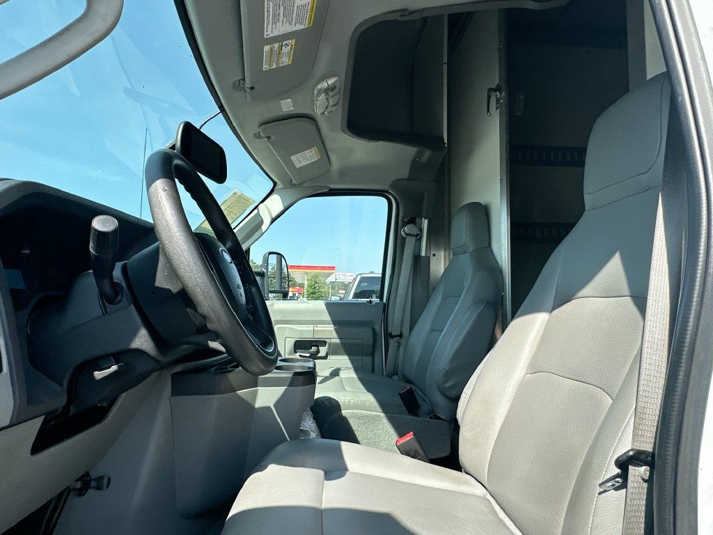 Used 2022 Ford E-450 and Econoline 450 Super Duty RWD image 8