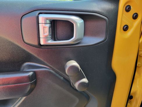 Used 2021 Jeep Wrangler Sport AWD/4WD image 6