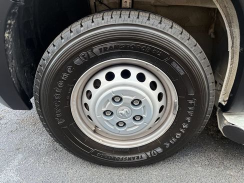 Used 2025 RAM ProMaster 2500 w/ U-Haul Equipment Group FWD image 32