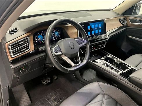 Used 2024 Volkswagen Atlas SE AWD/4WD image 13