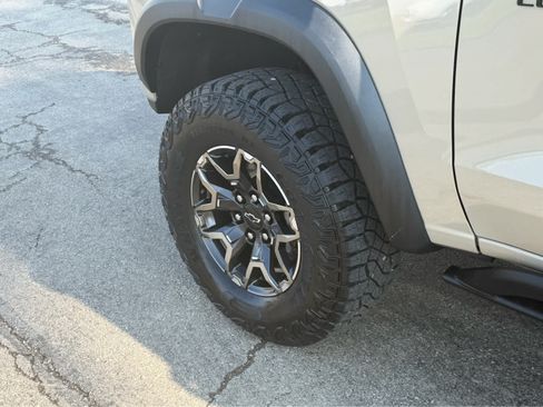 Used 2024 Chevrolet Colorado ZR2 w/ ZR2 Convenience Package III AWD/4WD image 8