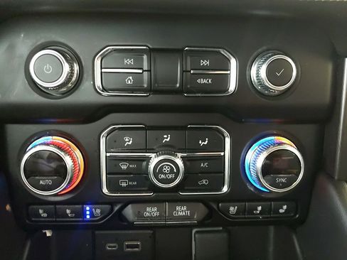 Used 2022 GMC Yukon AT4 AWD/4WD image 26