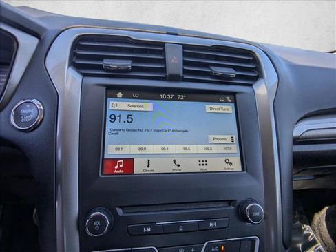 Used 2018 Ford Fusion SE w/ Fusion SE Technology Package FWD image 13