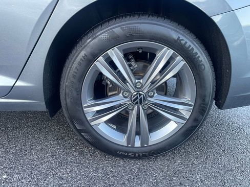 Used 2024 Volkswagen Jetta SE image 12