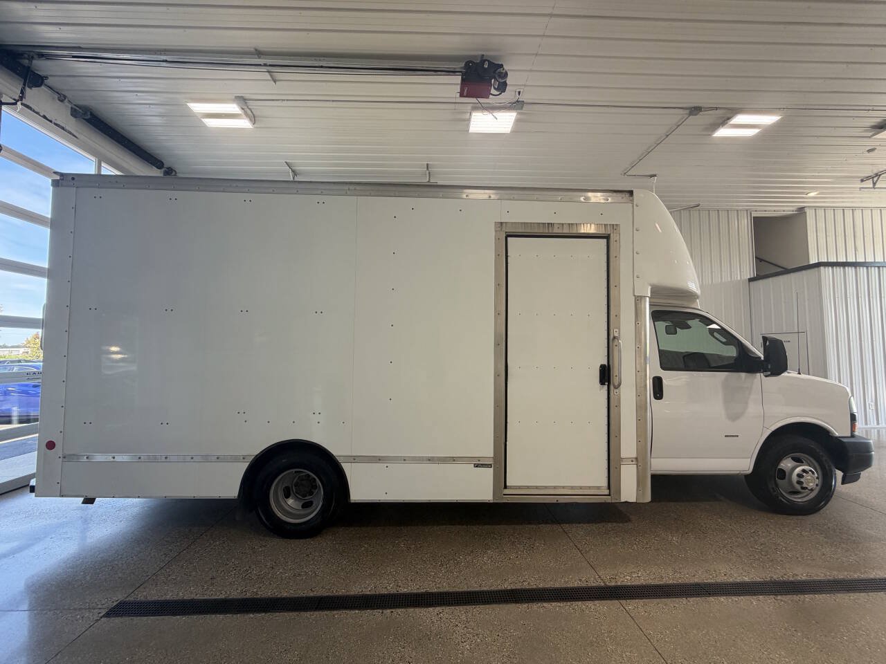 Used 2021 Chevrolet Express 3500 w/ Power Convenience Package RWD image 6