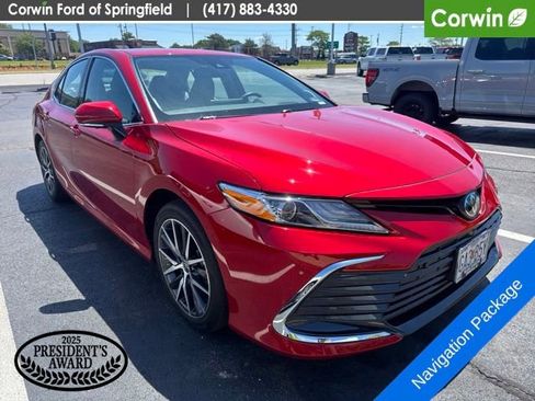 Used 2024 Toyota Camry XLE w/ Navigation Package FWD image 3
